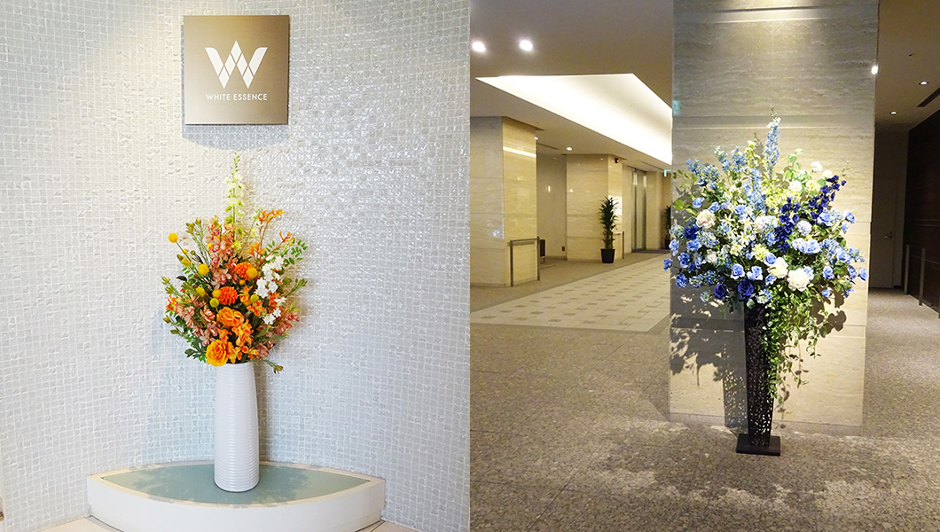 クリニックのエントランスの造花アレンジメントとマンションエントランスの造花のスタンド花
