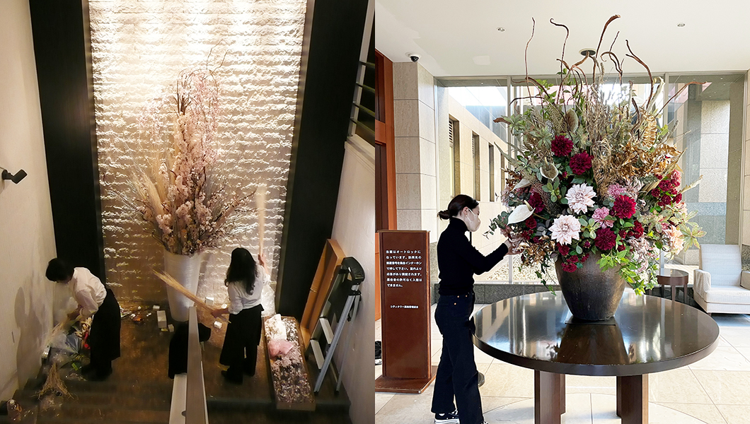 デザイナーが造花アレンジメントを設置している様子