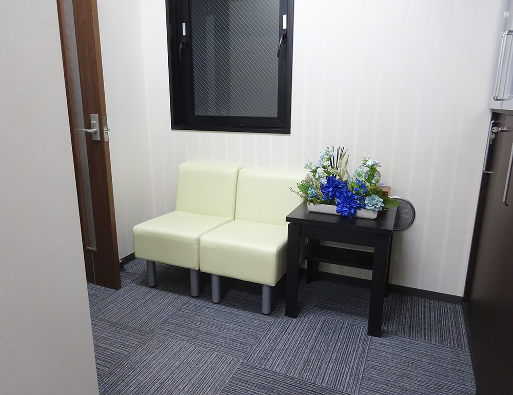 法律事務所の受付に飾っている造花